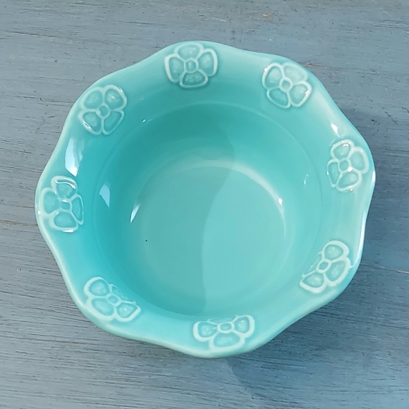 Vintage USA Pottery Bowl - Picture 3 of 7